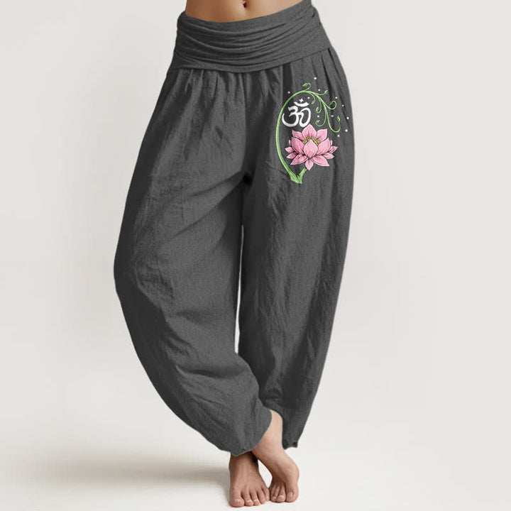 Buddha Stones Pantaloni harem da donna in puro cotone con motivo a vite di loto e simbolo Om, con elastico in vita. - Grigio tenue - US16, UK/AU20, EU48 (3XL) - image 8