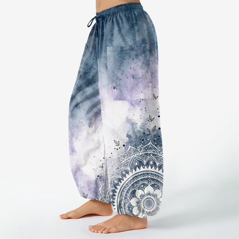 Buddha Stones Pantaloni harem da donna in cotone con stampa mandala sfumata effetto acquerello e motivo loto, vita elasticizzata e tasche laterali. - image 1