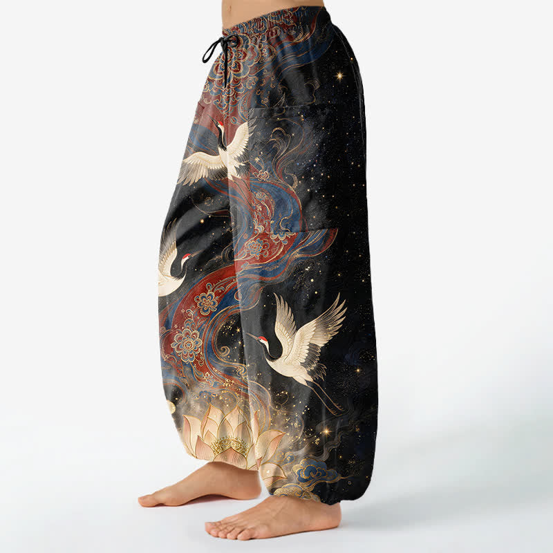 Buddha Stones Pantaloni harem da donna in cotone con elastico in vita e motivo ornamentale di gru e loto, con tasche laterali. - image 1
