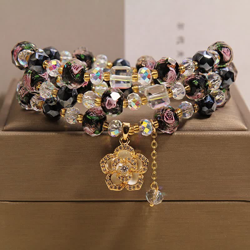Buddha Stones Bracciale con ciondolo a forma di fiore di camelia e perline di vetro nere Liu Li, con connessione armonica. - Ciondolo Camelia Nera - image 0