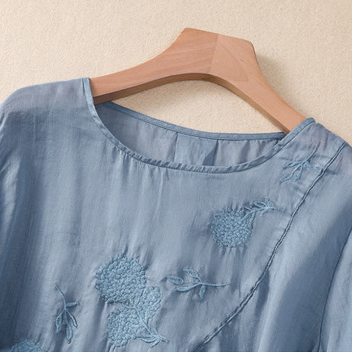 Camicia da donna a maniche corte con scollo rotondo e ricamo floreale "Buddha Stones". - image 2