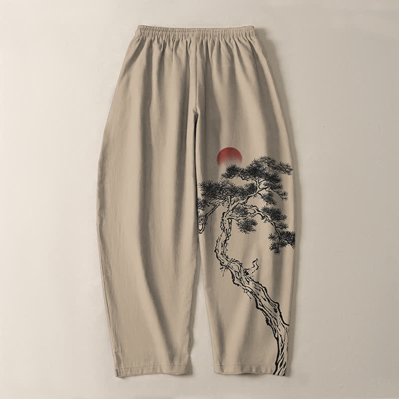 Buddha Stones Pantaloni da uomo affusolati con coulisse e tasche, in puro cotone, con motivo a pini e sole rossi. - image 14