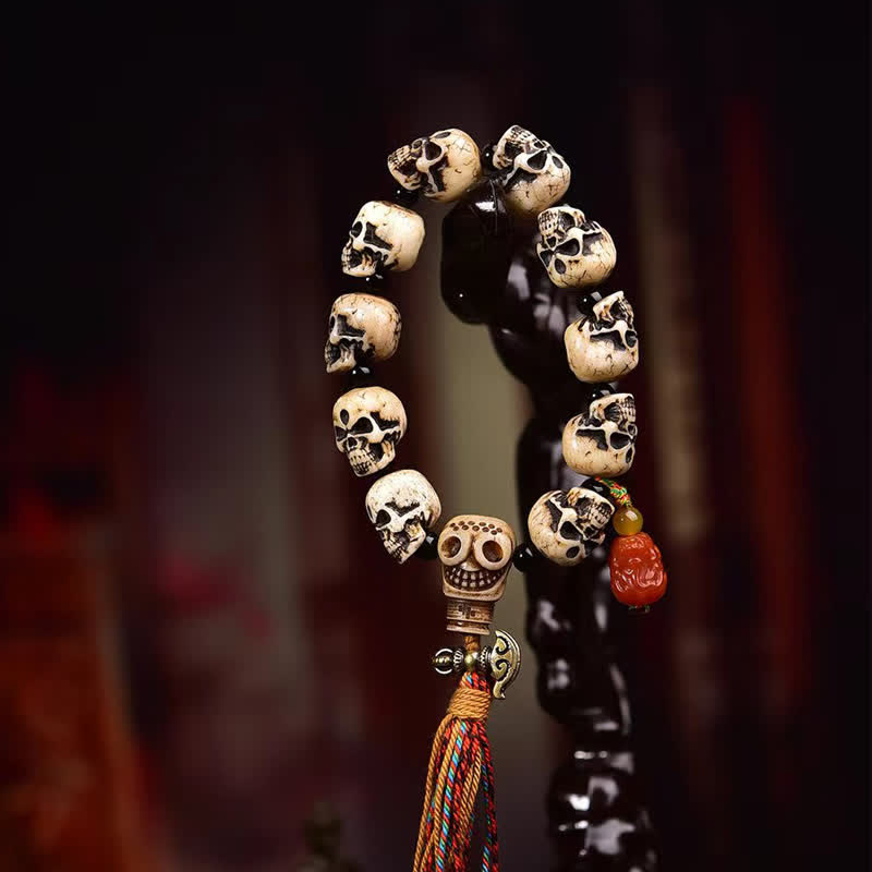 Buddha Stones Bracciale protettivo tibetano con perline d'osso intagliate a mano, raffigurante il Signore dei Cadaveri e il motivo della foresta. - image 1