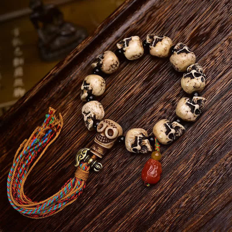 Buddha Stones Bracciale protettivo tibetano con perline d'osso intagliate a mano, raffigurante il Signore dei Cadaveri e il motivo della foresta. - 22 × 14 × 13 mm - image 0
