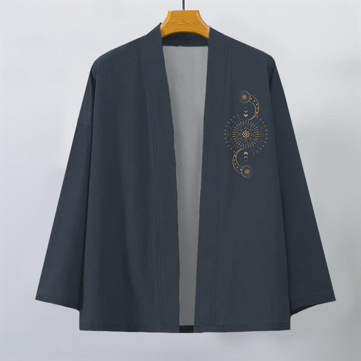 Buddha Stones Kimono da uomo in cotone con apertura frontale e motivo a fasi lunari e sole. - image 1