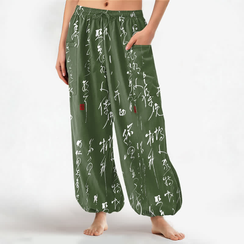Buddha Stones Pantaloni harem da donna in cotone con motivo calligrafico zen, elastico in vita e tasche laterali. - Verde oliva - US16, UK/AU20, EU48 (3XL) - image 7