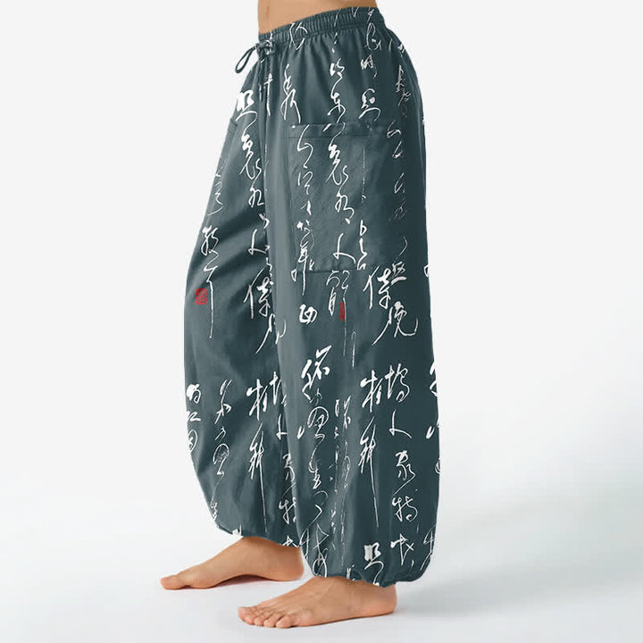 Buddha Stones Pantaloni harem da donna in cotone con motivo calligrafico zen, elastico in vita e tasche laterali. - image 11