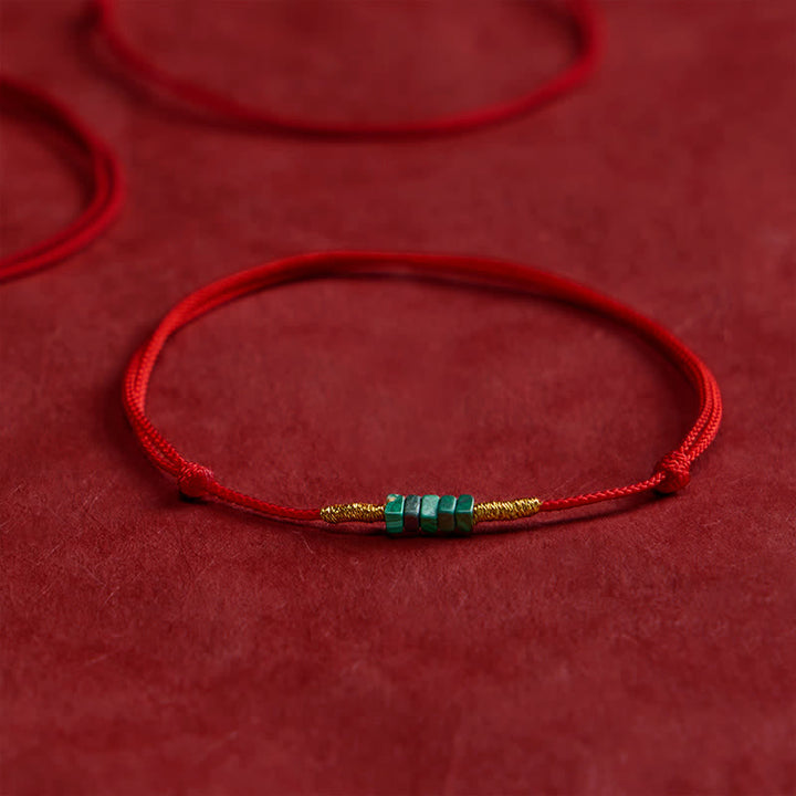 Buddha Stones Braccialetto portafortuna con perline di malachite naturali ultrafini e cordino rosso intrecciato. - Malachite (Circonferenza del polso 5,9–6,7 pollici / 15–17 cm) - image 0