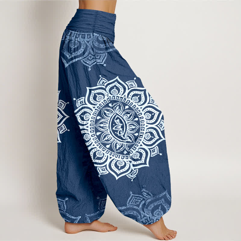 Buddha Stones Pantaloni harem da donna in puro cotone bianco con motivo floreale mandala e vita elasticizzata. - image 10