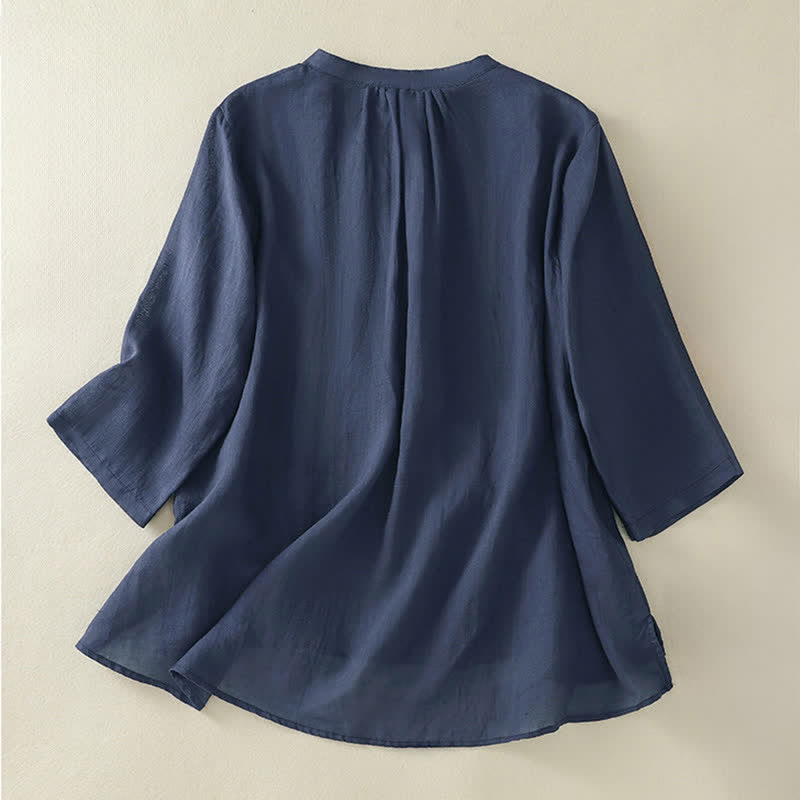 Camicia da donna con ricamo Buddha Stones, design a pieghe, colletto alla coreana, maniche a tre quarti e spacco laterale. - image 1
