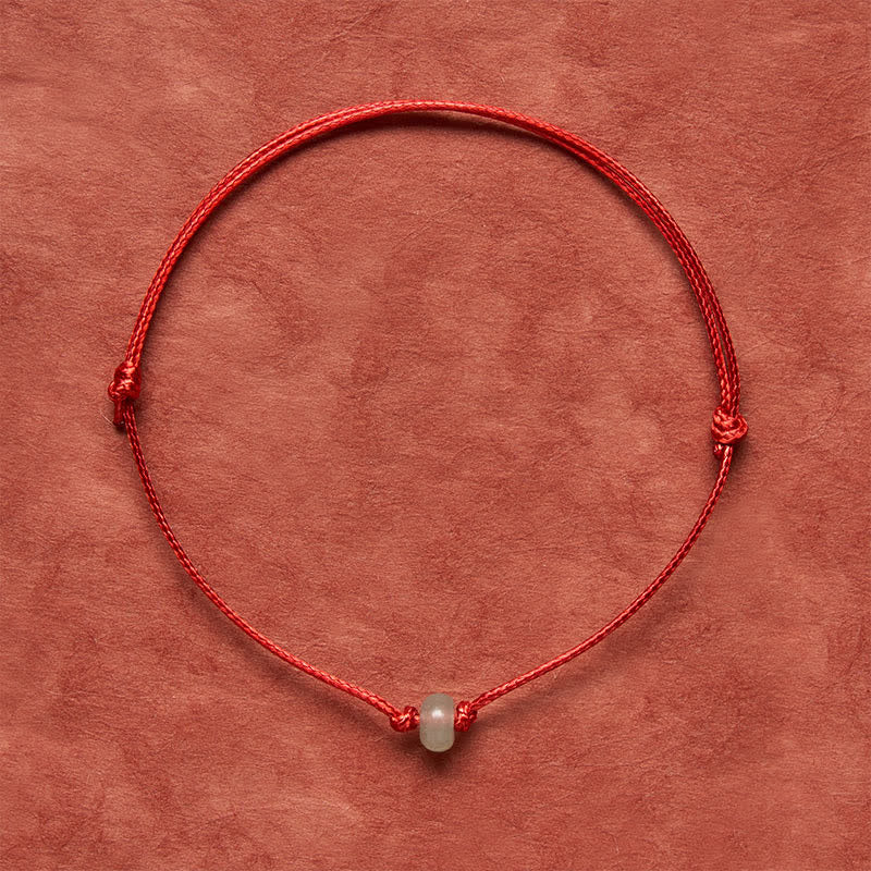 Buddha Stones Bracciale minimalista in avventurina verde con cordino rosso intrecciato per una protezione ottimale. - image 1