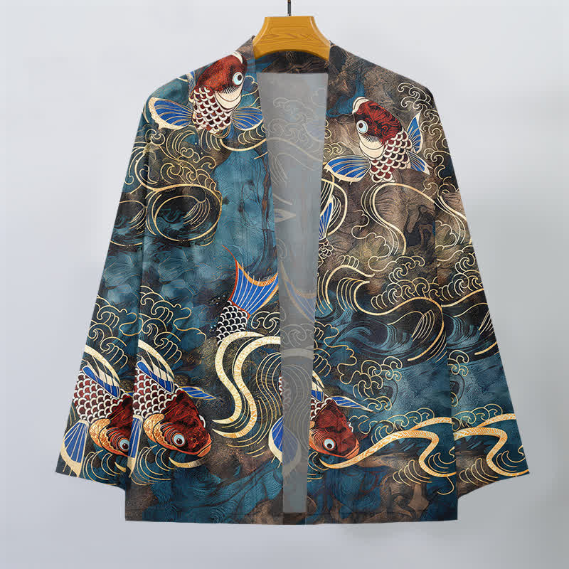Buddha Stones Kimono da uomo in cotone rosso con motivo a carpe koi e onde dorate, aperto sul davanti. - image 7