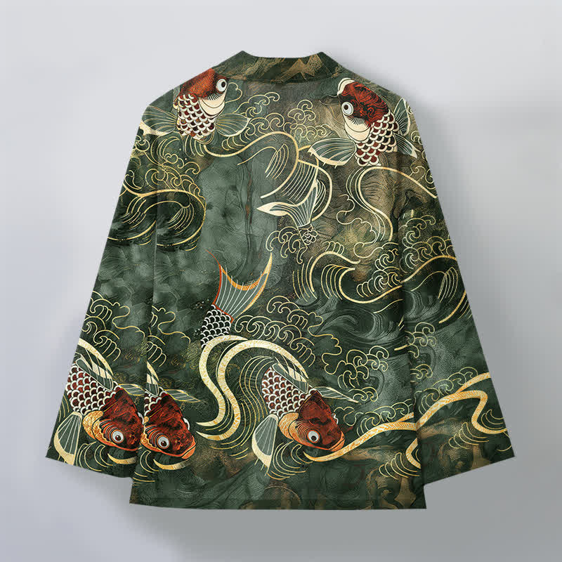 Buddha Stones Kimono da uomo in cotone rosso con motivo a carpe koi e onde dorate, aperto sul davanti. - image 11