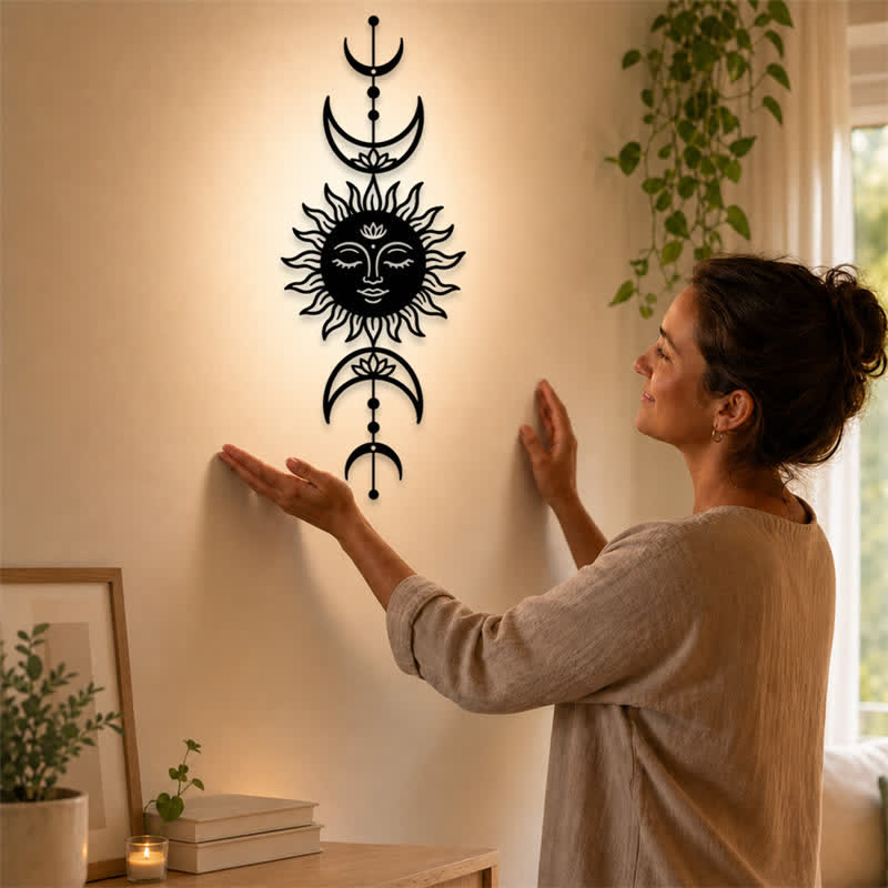 Buddha Stones Decorazione murale in ferro con simboli significativi di loto, sole e luna in stile boho e intuizione. - image 1