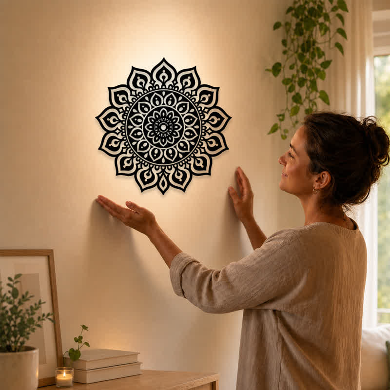 Buddha Stones Decorazione murale rotonda con mandala, simbolo di consapevolezza e ricchezza, in ferro e metallo. - image 1