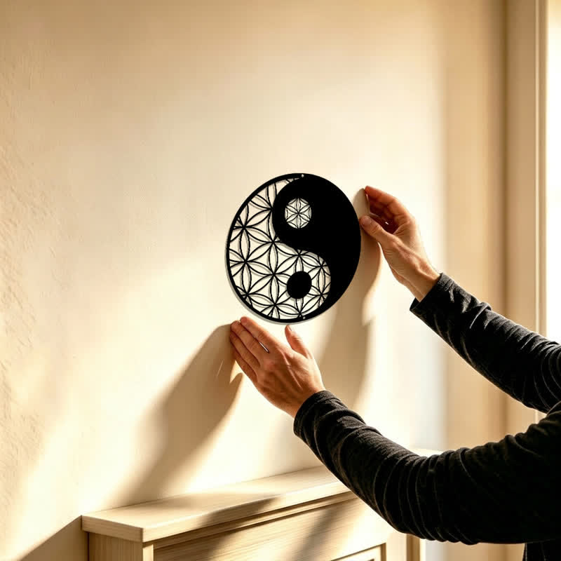 Buddha Stones Decorazione da parete minimalista in ferro con simbolo di equilibrio Yin Yang. - image 1