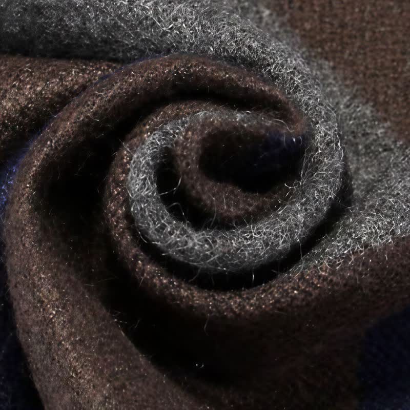 Sciarpa da uomo avvolgente con nappe e motivo a righe urbane, ideale per l'autunno e l'inverno, con motivo Buddha Stones. - image 13