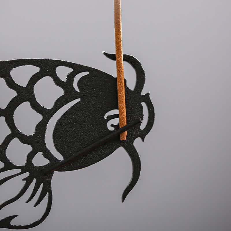 Buddha Stones Bruciatore di incenso Zen con base in legno a forma di carpa koi. - image 10