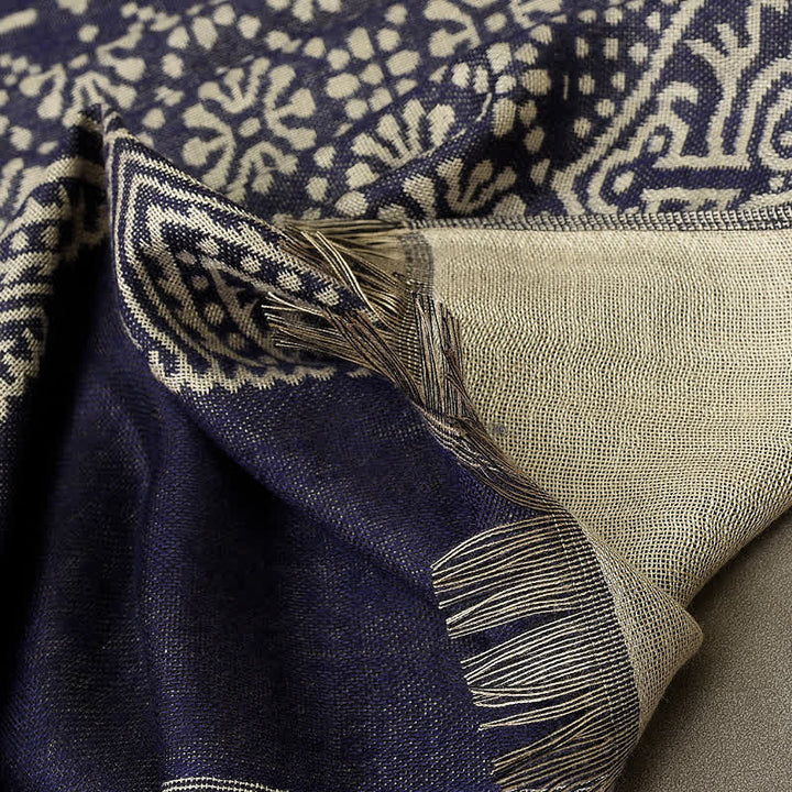 Sciarpa da uomo reversibile, accogliente, con motivo geometrico paisley e nappe, ispirata Buddha Stones, ideale per l'autunno e l'inverno. - image 4