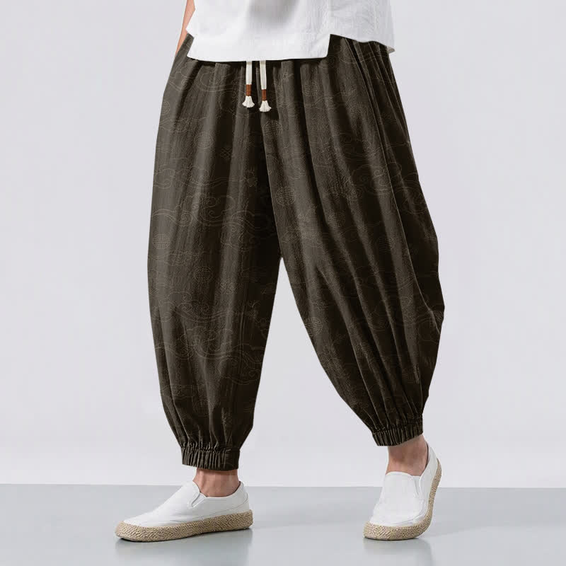 Buddha Stones Pantaloni harem da uomo in puro cotone con coulisse e tasche, motivo tradizionale a medaglione di nuvole. - Marrone sella - US/UK/AU50, EU60 (5XL) - image 0