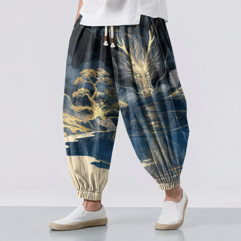 Buddha Stones Pantaloni harem da uomo in puro cotone con coulisse e tasche, fantasia paesaggio con drago dorato. - Marina - US/UK/AU50, EU60 (5XL) - image 0