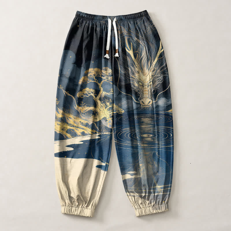 Buddha Stones Pantaloni harem da uomo in puro cotone con coulisse e tasche, fantasia paesaggio con drago dorato. - image 1