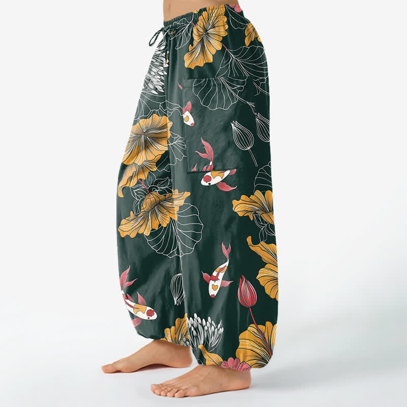 Buddha Stones Pantaloni harem da donna in cotone vintage con motivo floreale Lotus Koi e vita elasticizzata, con tasche laterali. - image 1