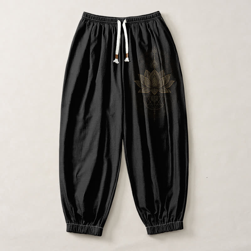 Buddha Stones Pantaloni harem da uomo in puro cotone con coulisse e tasche, motivo geometrico mandala a loto dorato. - image 1