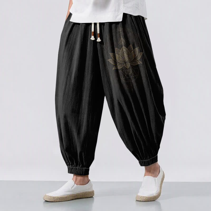 Buddha Stones Pantaloni harem da uomo in puro cotone con coulisse e tasche, motivo geometrico mandala a loto dorato. - Nero - US/UK/AU50, EU60 (5XL) - image 0