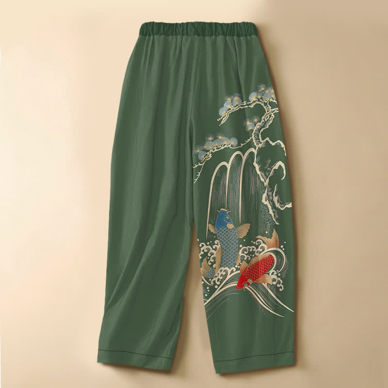 Buddha Stones Pantaloni harem da donna in puro cotone con motivo a cascata di pini e carpe koi, bottoni a forma di rana e vita elasticizzata, con tasche. - image 1