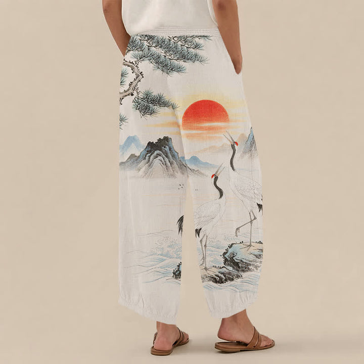 Buddha Stones Pantaloni harem da donna in cotone con stampa paesaggio, gru e sole, pieghe e vita elasticizzata, con tasche. - image 2