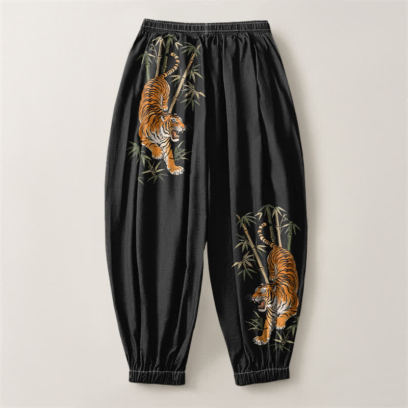 Buddha Stones Pantaloni harem da uomo in puro cotone con coulisse e tasche, fantasia tigre e bambù. - image 2