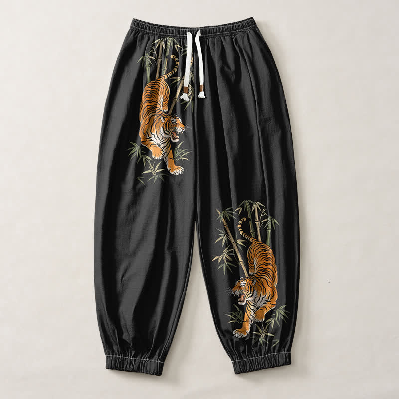 Buddha Stones Pantaloni harem da uomo in puro cotone con coulisse e tasche, fantasia tigre e bambù. - image 1