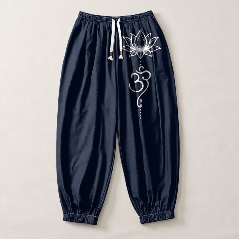 Buddha Stones Pantaloni harem da uomo in puro cotone con motivo loto Om e coulisse, con tasche. - image 1