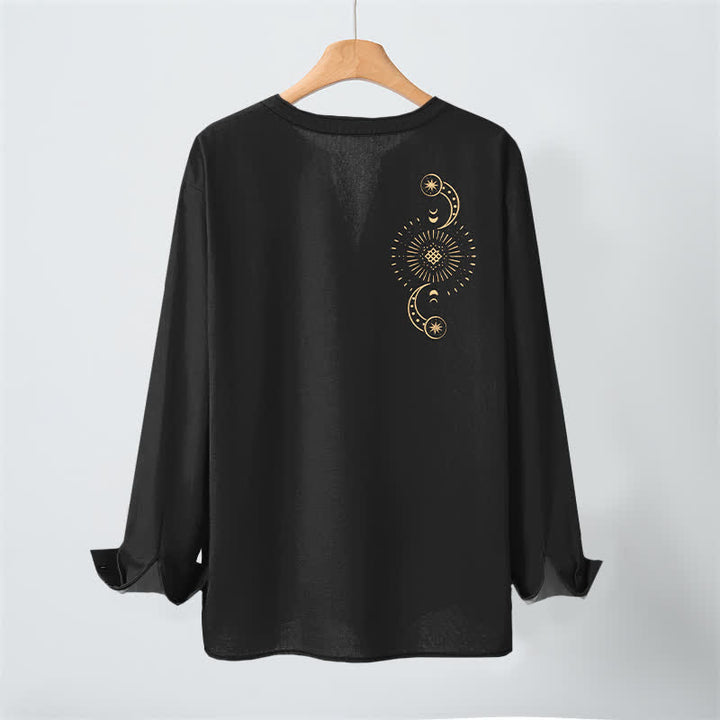Buddha Stones Camicia da uomo a maniche lunghe con scollo a V e bottoni, in cotone, con motivo celeste sole e luna. - image 3