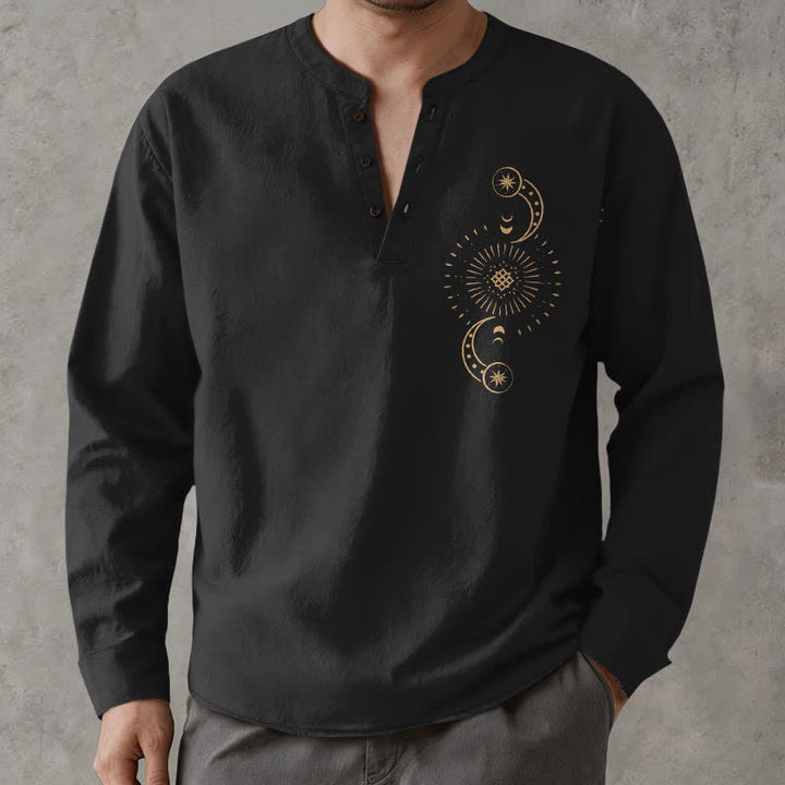 Buddha Stones Camicia da uomo a maniche lunghe con scollo a V e bottoni, in cotone, con motivo celeste sole e luna. - image 1