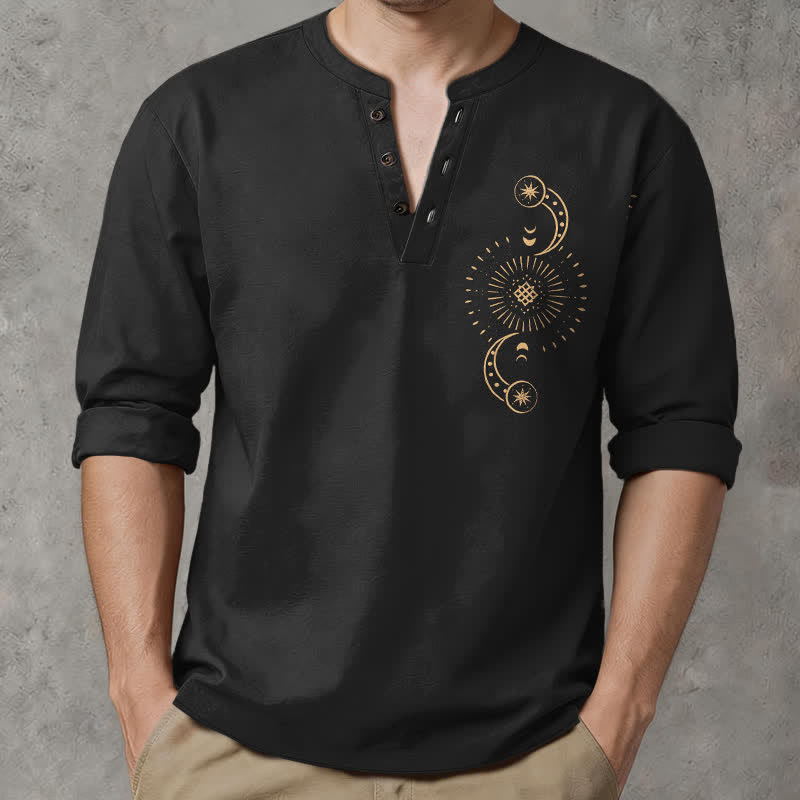 Buddha Stones Camicia da uomo a maniche lunghe con scollo a V e bottoni, in cotone, con motivo celeste sole e luna. - Nero - US/UK/AU48, EU58 (4XL) - image 0