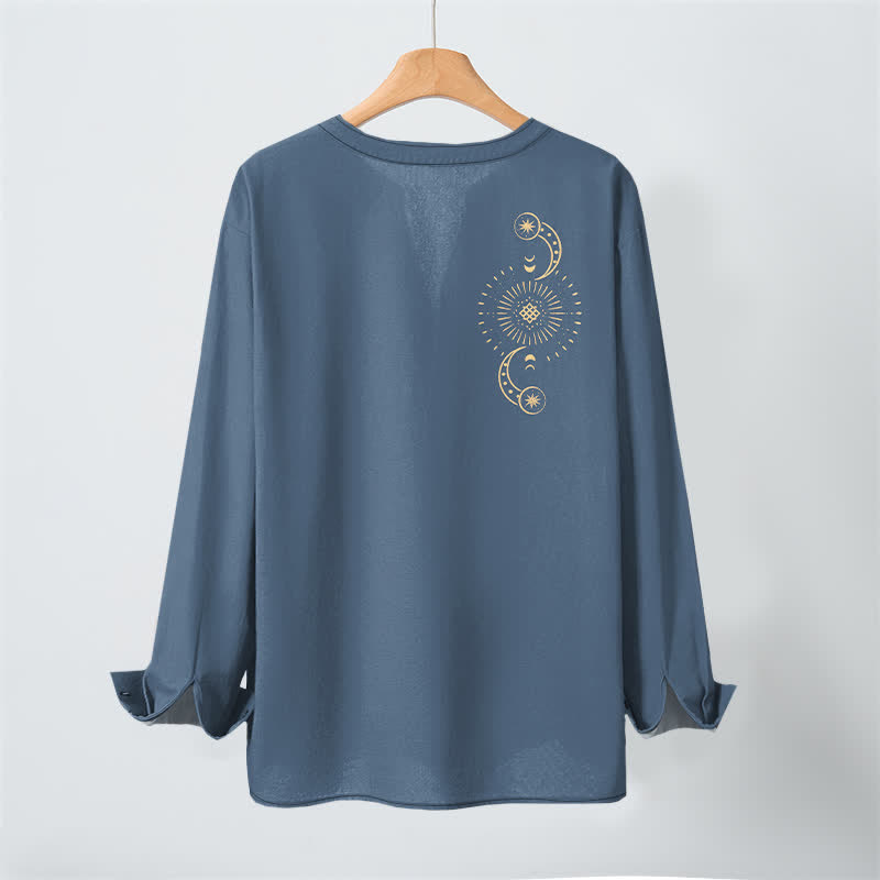 Buddha Stones Camicia da uomo a maniche lunghe con scollo a V e bottoni, in cotone, con motivo celeste sole e luna. - image 10
