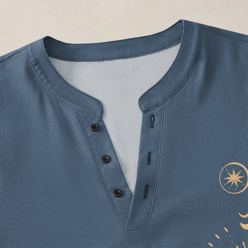 Buddha Stones Camicia da uomo a maniche lunghe con scollo a V e bottoni, in cotone, con motivo celeste sole e luna. - image 11
