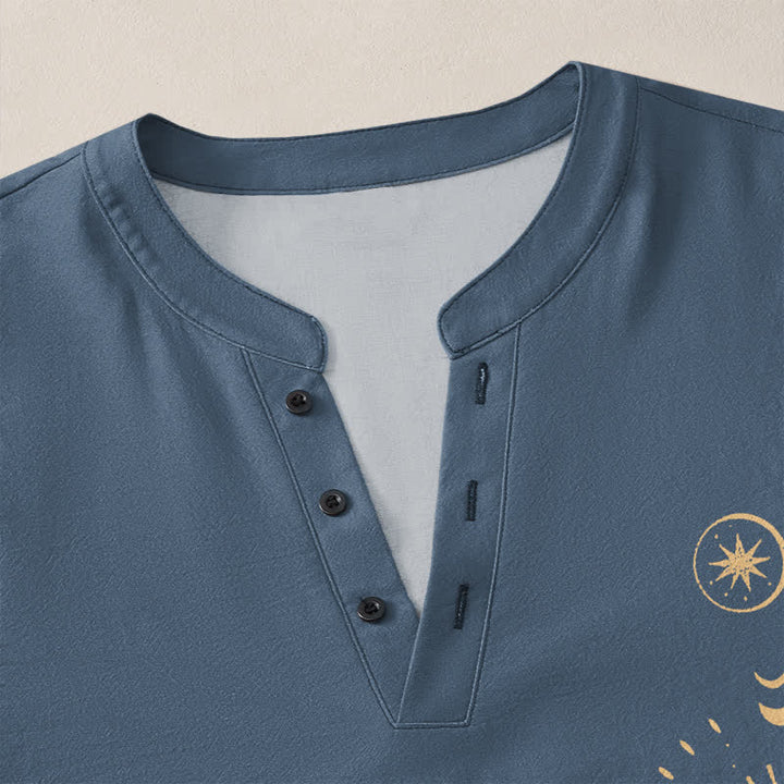 Buddha Stones Camicia da uomo a maniche lunghe con scollo a V e bottoni, in cotone, con motivo celeste sole e luna. - image 11