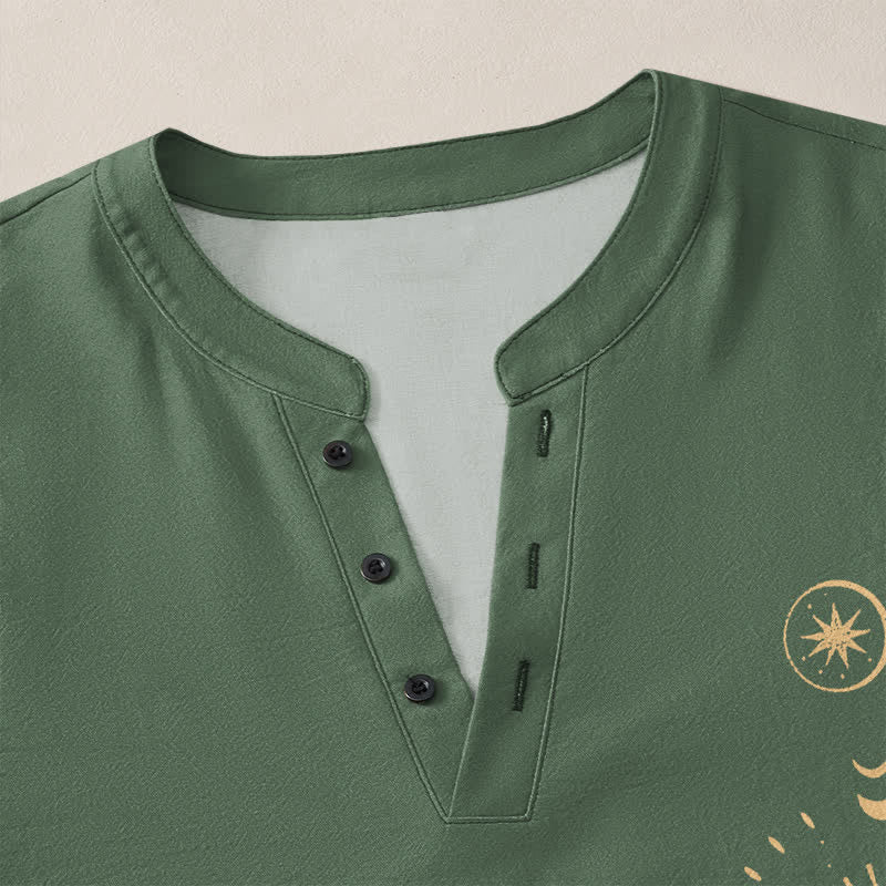 Buddha Stones Camicia da uomo a maniche lunghe con scollo a V e bottoni, in cotone, con motivo celeste sole e luna. - image 18