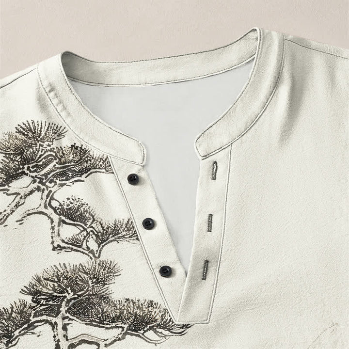 Buddha Stones Camicia da uomo a maniche lunghe con scollo a V e bottoni, stampa paesaggio con pini e montagne, in cotone. - image 4