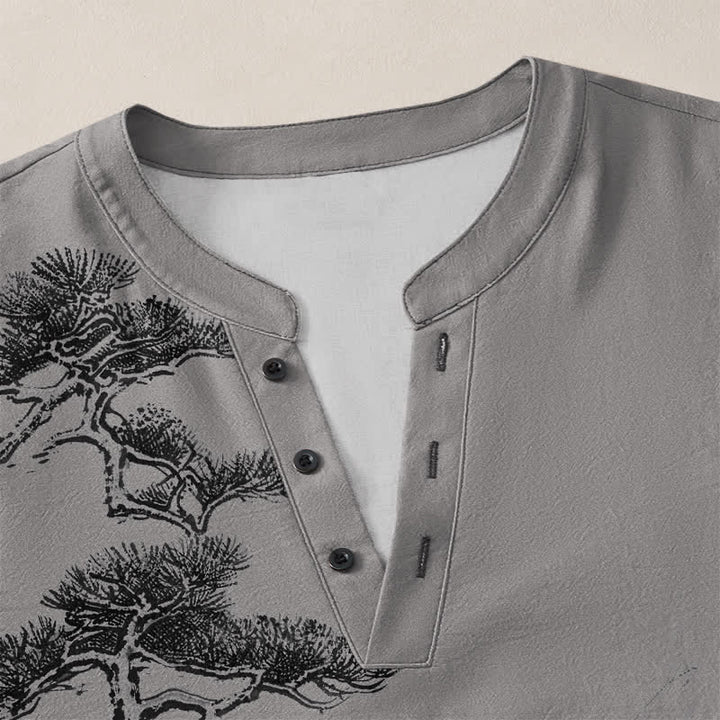 Buddha Stones Camicia da uomo a maniche lunghe con scollo a V e bottoni, stampa paesaggio con pini e montagne, in cotone. - image 18
