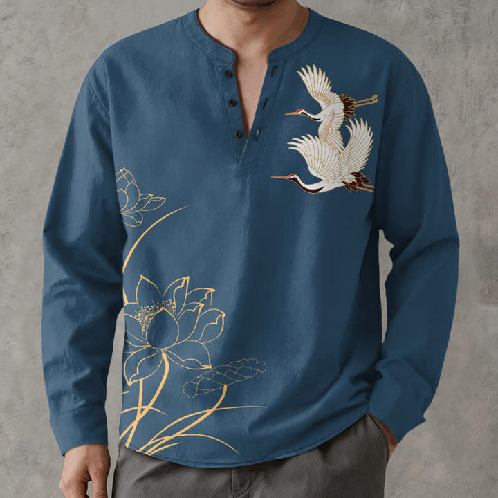 Buddha Stones Camicia da uomo a maniche lunghe con scollo a V e bottoni, in cotone con motivo a loto e gru. - SteelBlue - US/UK/AU48, EU58 (4XL) - image 0