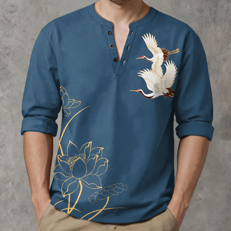 Buddha Stones Camicia da uomo a maniche lunghe con scollo a V e bottoni, in cotone con motivo a loto e gru. - image 1