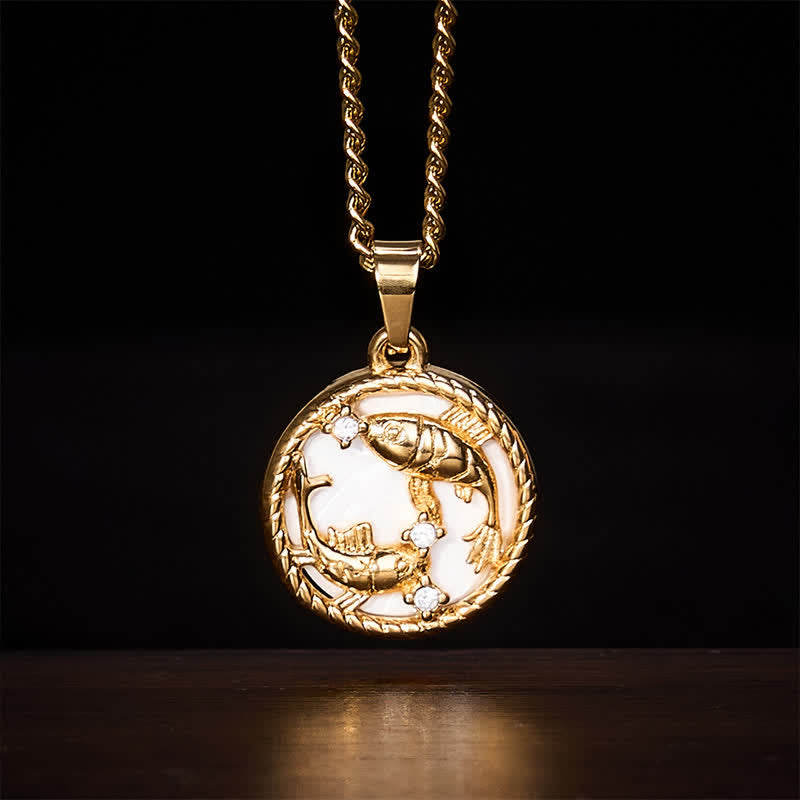 Buddha Stones Collana con ciondolo rotondo in acciaio al titanio a forma di pesce koi, simbolo di forza e successo. - Pesci Koi - image 0