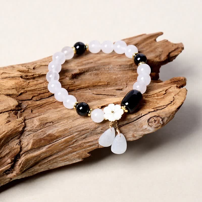 Buddha Stones Elegante bracciale a goccia con motivo floreale in calcedonio bianco e agata nera - Onice Nero (Protezione ♥ Fortuna) - image 0