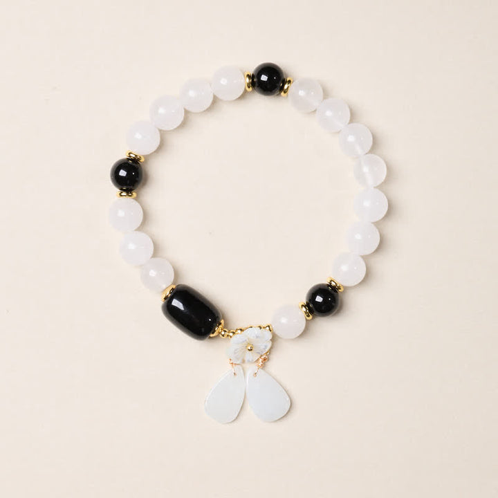 Buddha Stones Elegante bracciale a goccia con motivo floreale in calcedonio bianco e agata nera - image 1