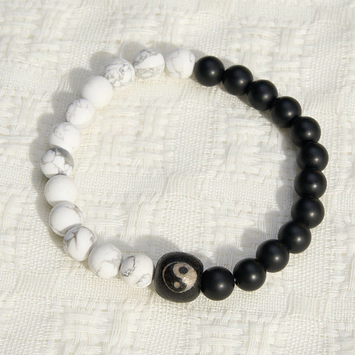 Buddha Stones Bracciale rotondo con perline in onice nera, turchese bianco e simbolo Yin Yang, equilibrio Yin Yang. - image 1
