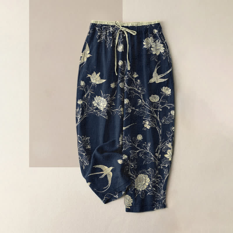 Buddha Stones Pantaloni da donna in puro cotone con elastico in vita e tasche, fantasia botanica con uccellini. - Blu mezzanotte - US16, UK/AU20, EU48 (3XL) - image 0